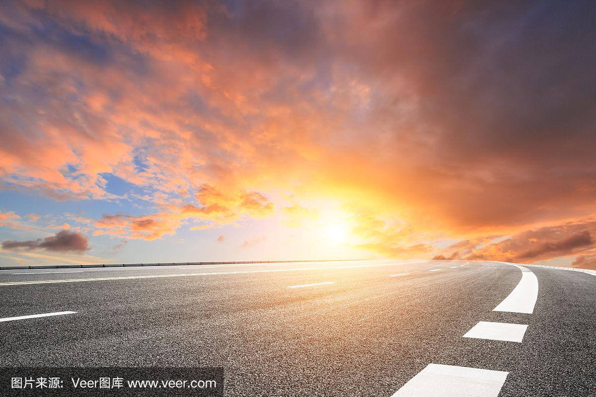 高速公路安全驾驶：守护生命，平安同行
